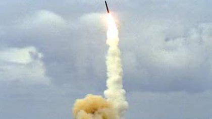 El lanzamiento de un misil balístico intercontinental, similar a los que serían usados por el sistema GMD (Archivo)