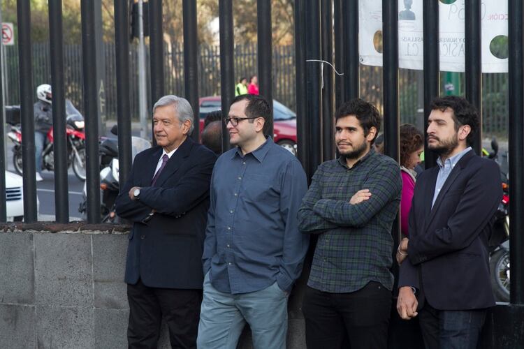 En la imagen, Andrés Manuel López Obrador y sus hijos José Ramón López Beltrán, Gonzalo Alfonso López Beltrán, y Andrés Manuel López Beltrán. (Foto: Cuartoscuro)
