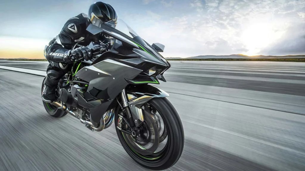 La Kawasaki Ninja H2R se convirtió en la moto de producción más rápida