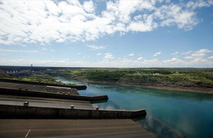 La represa de Itaipú vista desde Paraguay (REUTERS/César Olmedo)