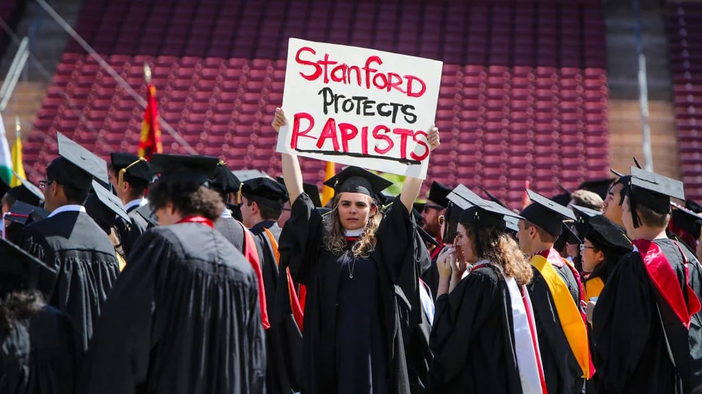 Protestas en la ceremonia de graduación de Standford el último domingo (AFP)