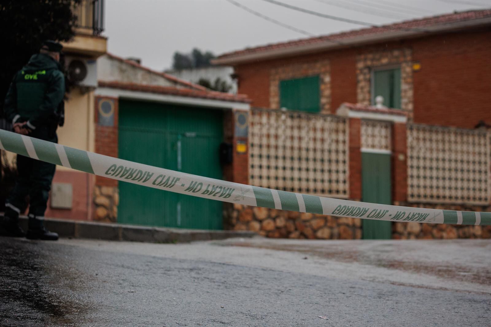 Fachada de la casa donde fueron hallados los tres hermanos en Morata de Tajuña (Alejandro Martínez Vélez/Europa Press)