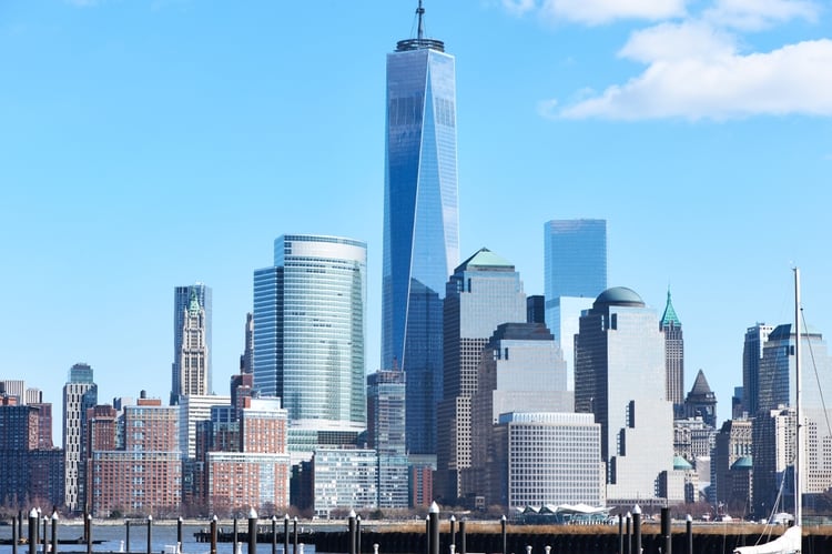 El diseño del One World Trade Center incluye 242 mil metros cuadrados de espacio para oficinas, así como una cubierta de observación y un antena, que le da una altura de 541,3 metros (Shutterstock)