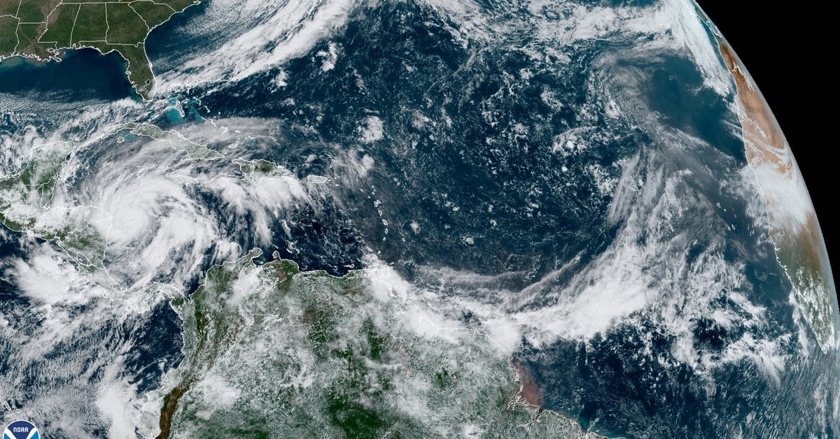 Photo of El huracán ETA ya está en la categoría 3: potencialmente catastrófico, se mueve a una velocidad de 192 km / h