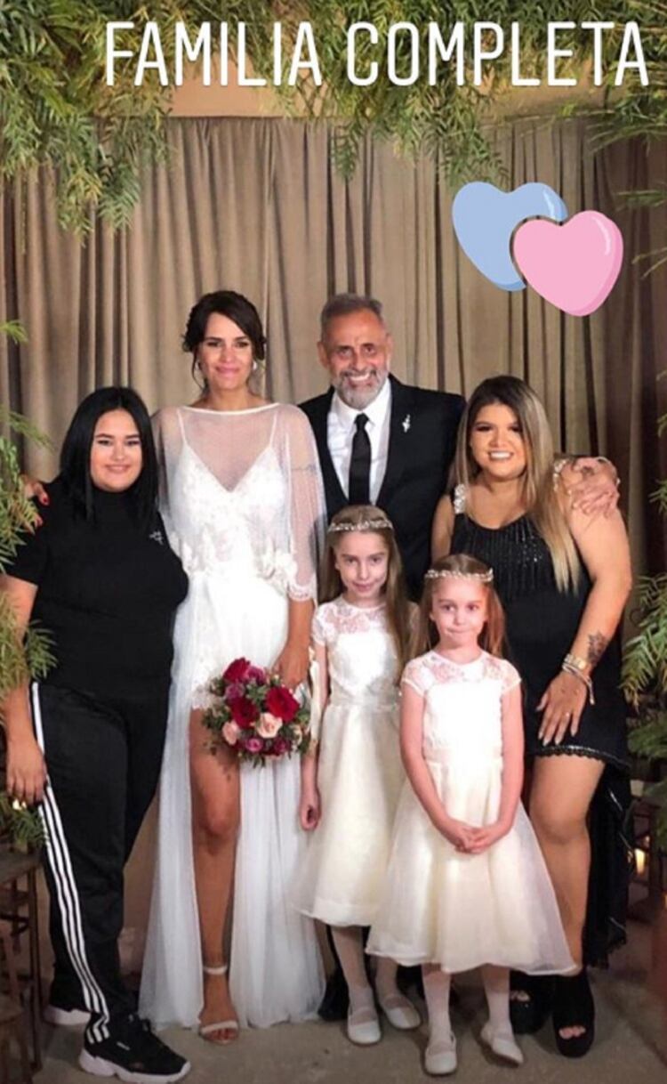 Jorge Rial y Romina Pereiro y las hijas del matrimonio (Foto: Instagram/@jrial)