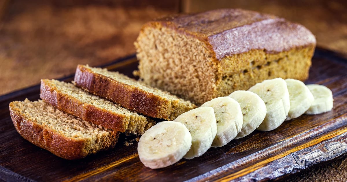 How to make banana and oat cake, a sweet and delicious snack without wheat flour or sugar