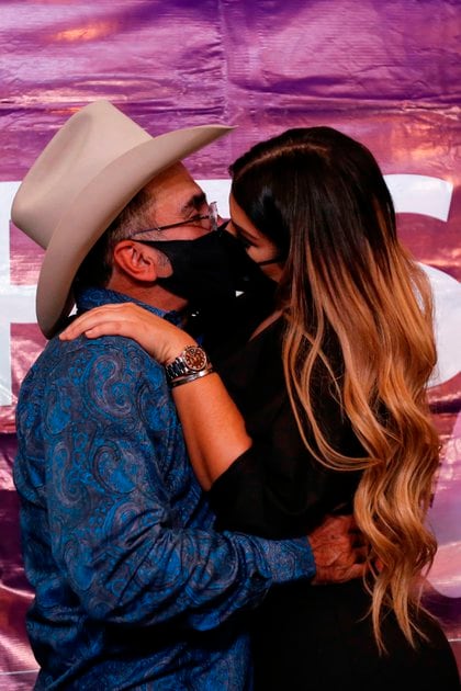 La pareja ha llamado la atención por ventilar su relación sentimental por redes sociales (Foto: EFE/ Francisco Guasco)
