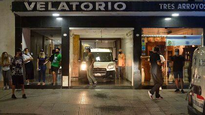 El momento en que los restos de Maradona comenzaban a ser trasladados a Casa Rosada (Foto: Gustavo Gavotti)