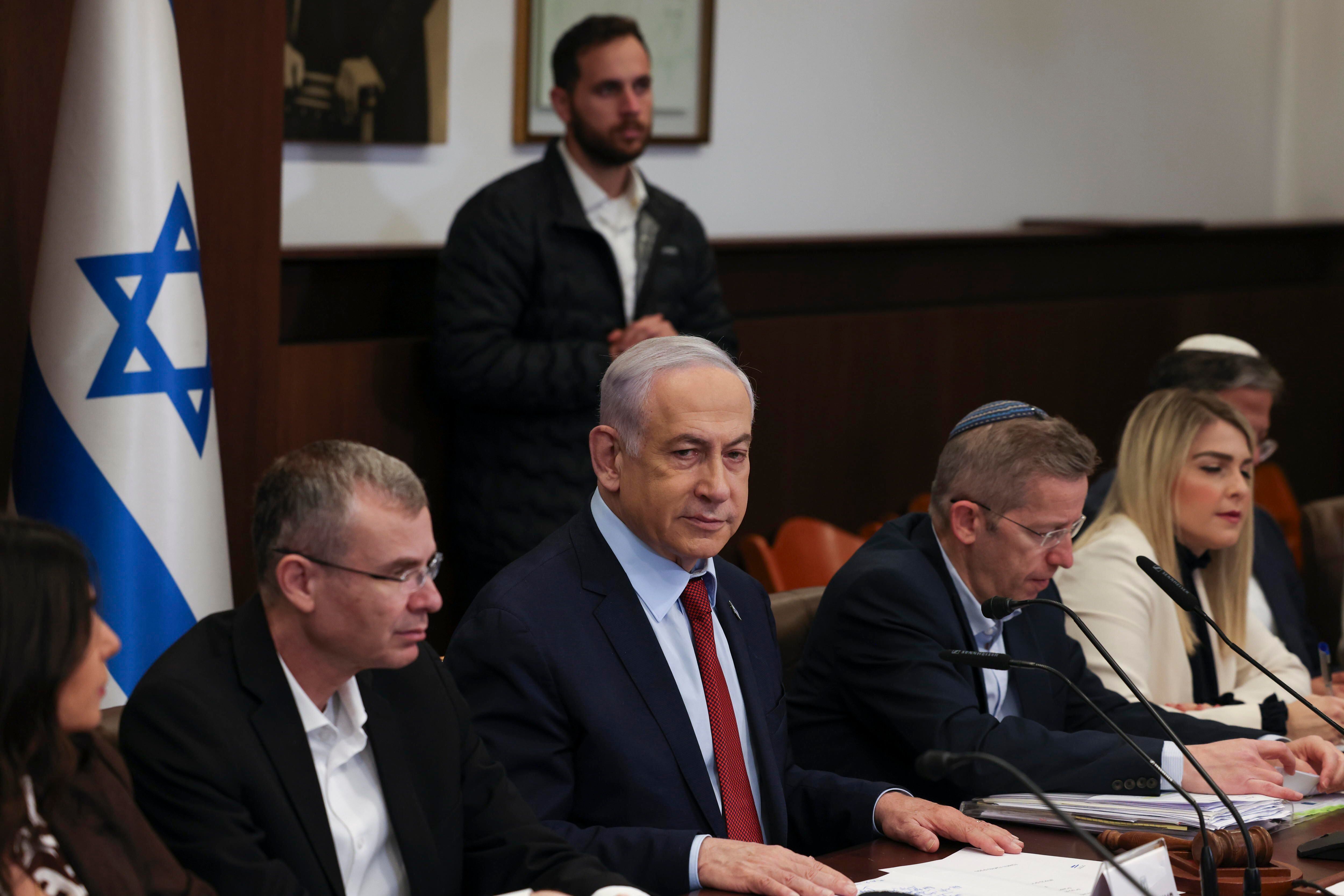 El primer ministro israelí, Benjamín Netanyahu, en la reunión de su gabinete (EFE)
