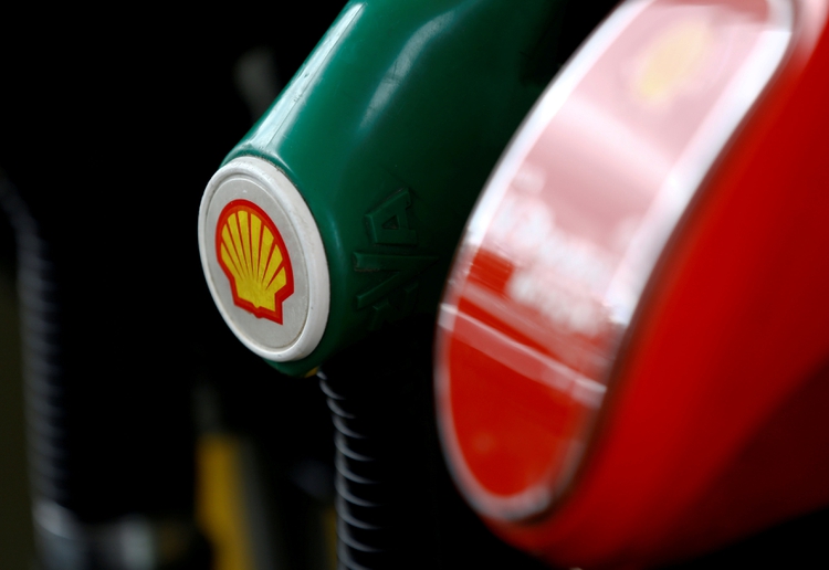 El precio final de la gasolina lo determinan las empresas que la venden (Foto: Reuters/Kacper Pempel)
