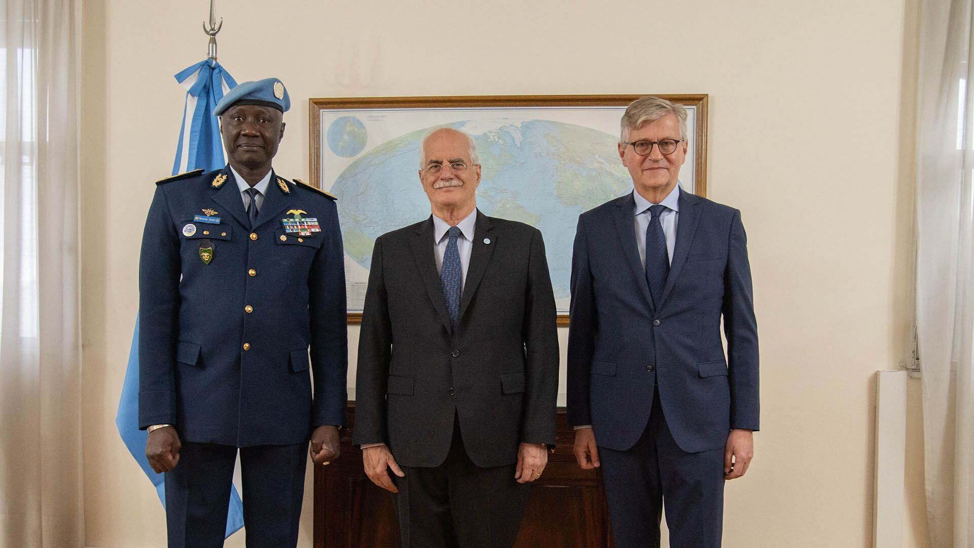 Antes de la apertura de Alconu, Jorge Taiana se reunió el secretario general adjunto de la ONU, Jean-Pierre Lacroix y el asesor militar, general Birame Diop