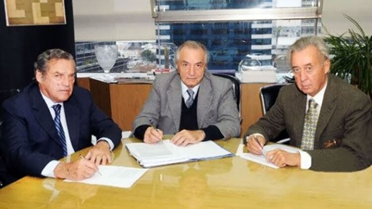 Los líderes de los mercantiles, Carlos de la Vega (CAC); Armando Cavalieri (Faecys) y Osvaldo Cornide (CAME) 162