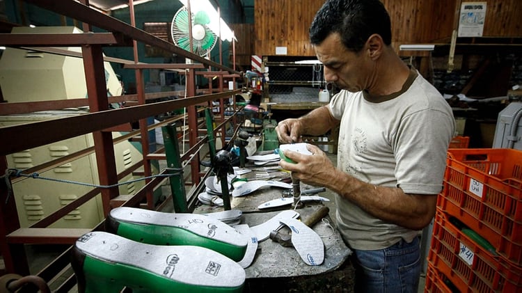 El sector de calzado quiere volver a producir porque vio interrumpida la fabricación de los modelos de invierno