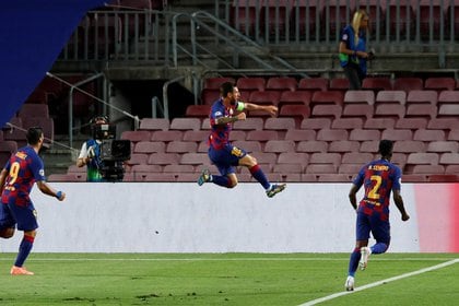 El festejo de Messi frente al Napoli, el que podría ser su último en esta etapa con la camiseta del Barcelona (REUTERS/Albert Gea)