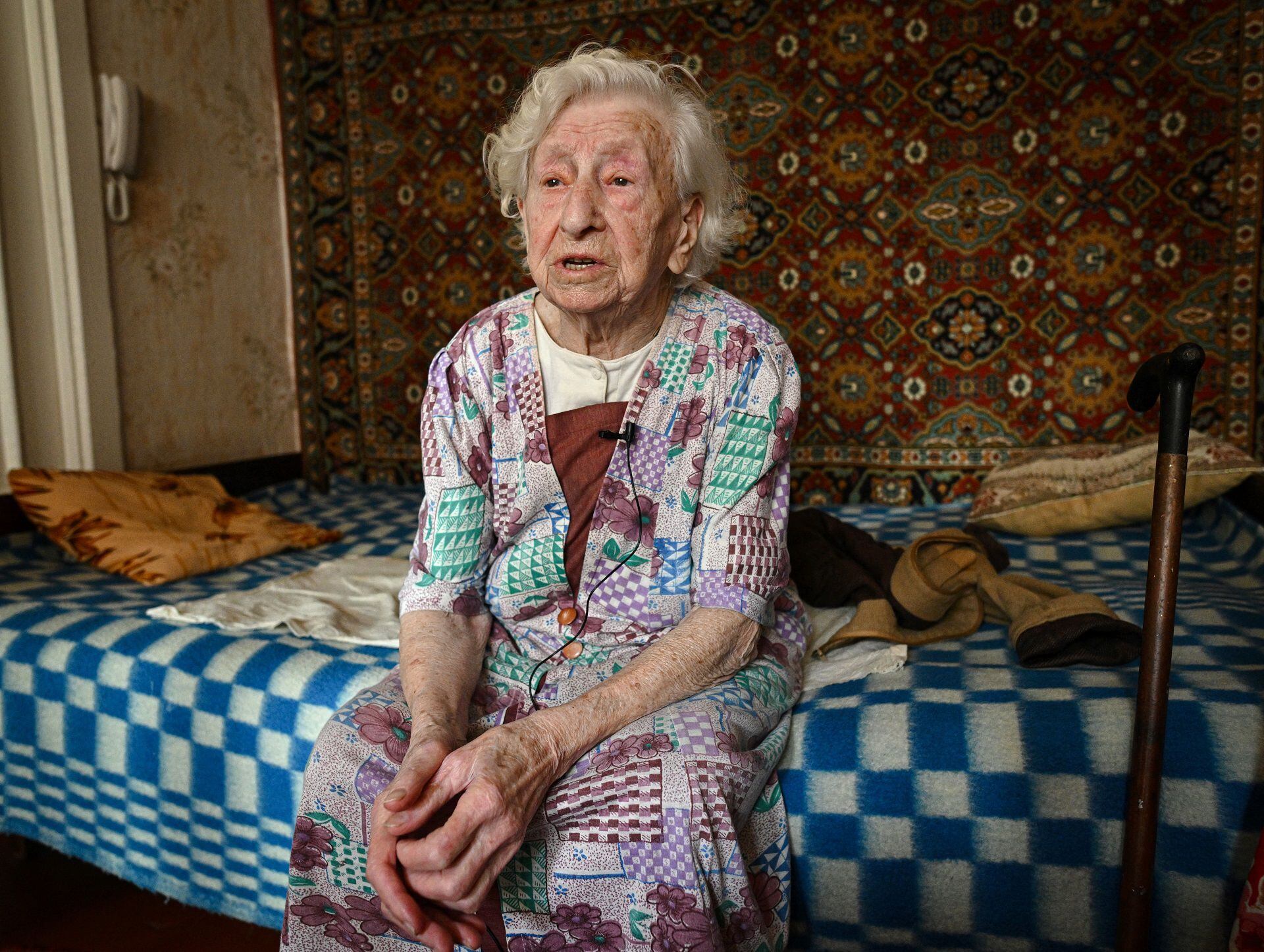 Lyubov Petukhova, 99-years-old, speaks during an interview with AFP in her apartment in Kryvyj Rig, central Ukraine, on September 22, 2022, as the Russia-Ukraine war enters its 211th day. - For some of the Ukranian survivors of the Shoah or Holocaus that caused some 1.5 million deaths in Ukraine, today "there are no nazis" in their country, as opposed to what Moscow's Kremlin says as one of its justifications for the Russian invasion of Ukraine on February 24, 2022. (Photo by Genya SAVILOV / AFP)