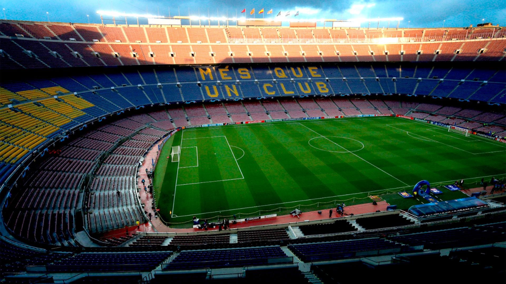 La construcción del Camp Nou y de La Masía se decidió en una Asamblea convocada por el presidente Agustí Montal el 14 de noviembre de 1950