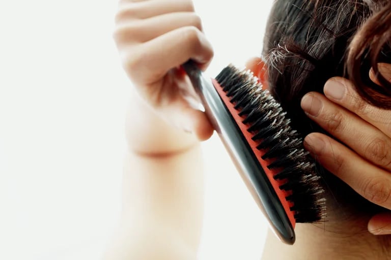 Un cepillo de pelo también es un buen objeto para tener en el equipaje de mano. 