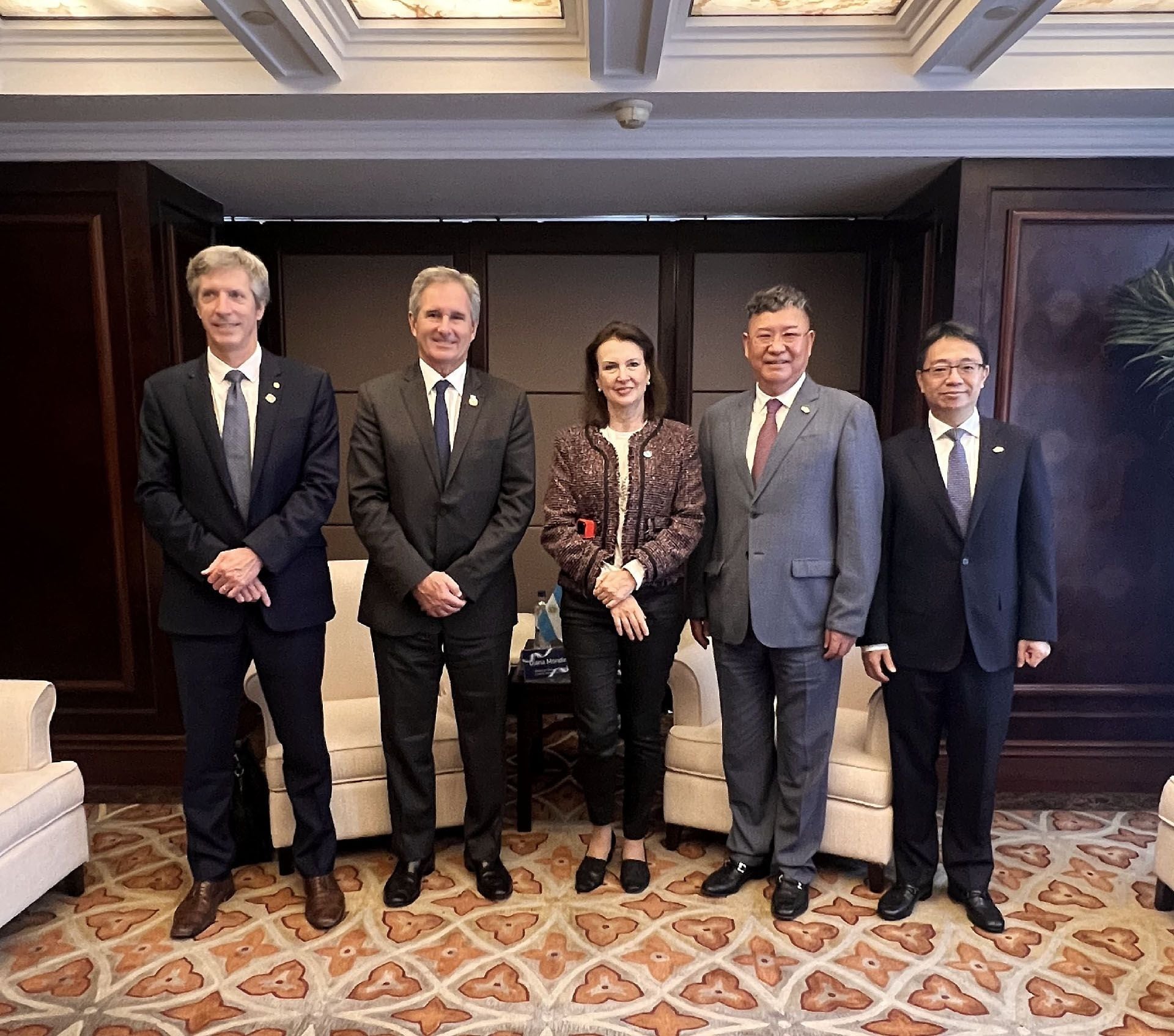 Diana Mondino viaje a China reuniones en Shangai con Santiago Bausilli y Pablo Quirno