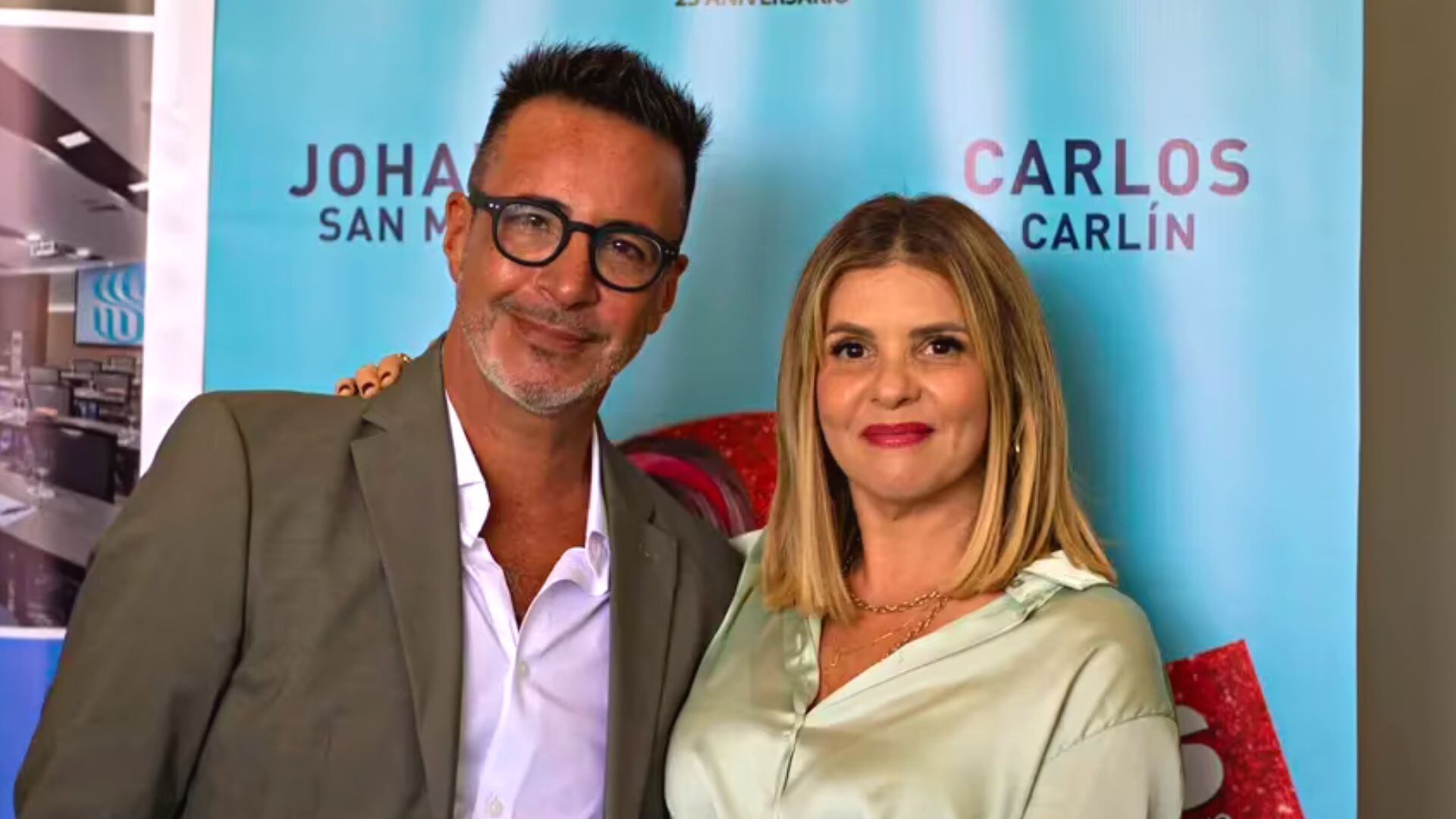 Johanna San Miguel y Carlos Carlín en conferencia de prensa de 'Cancelados', la nueva comedia teatral protagonizada por los actores. (Carlo Fernández/Infobae)