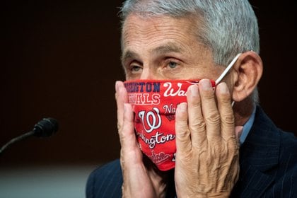 Anthony Fauci, director del Instituto Nacional de Alergia y Enfermedades Infecciosas y principal epidemiólogo de la Casa Blanca promueve el uso de mascarillas