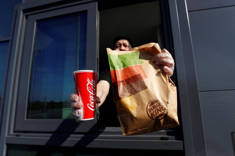 Trece locales de la cadena de hamburguesas Burger King cerraran sus puertas en el país (REUTERS/Jason Cairnduff)