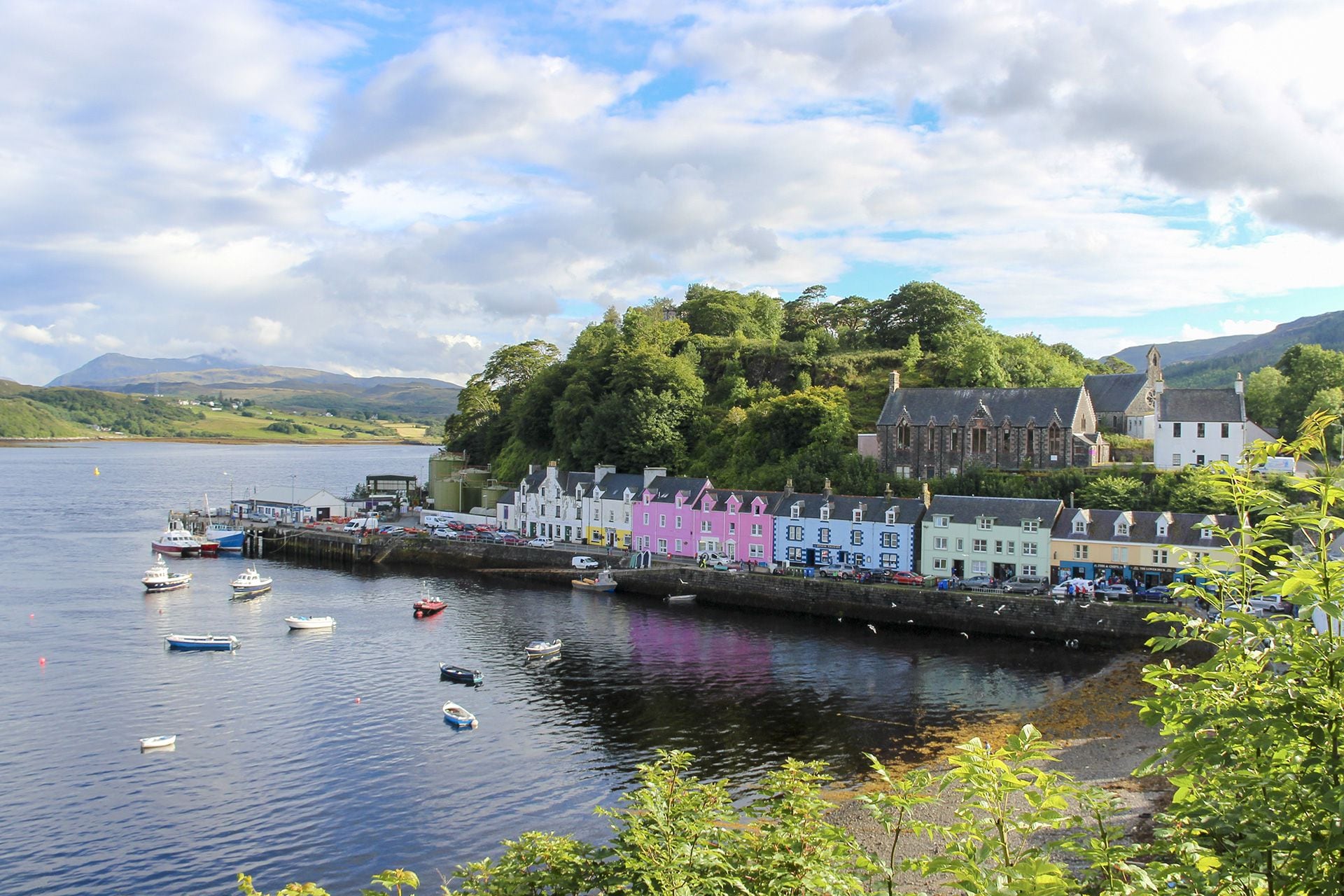 Las islas de Escocia bien pueden ser una alternativa a los destinos costeros típicos europeos (Getty)