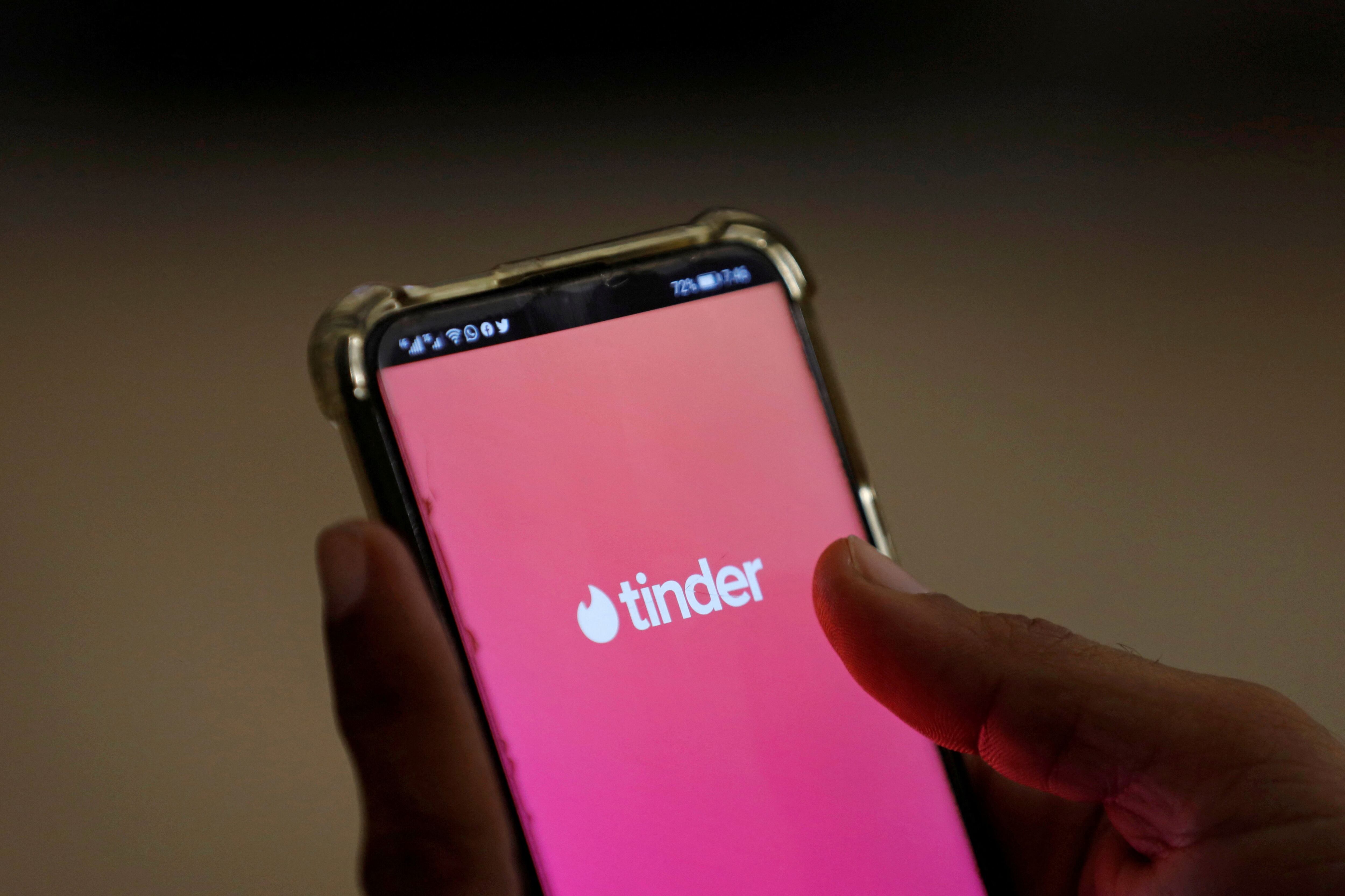 Tinder tuvo un total de tres millones de interacciones en un solo día. REUTERS/Akhtar Soomro/Illustration/File Photo