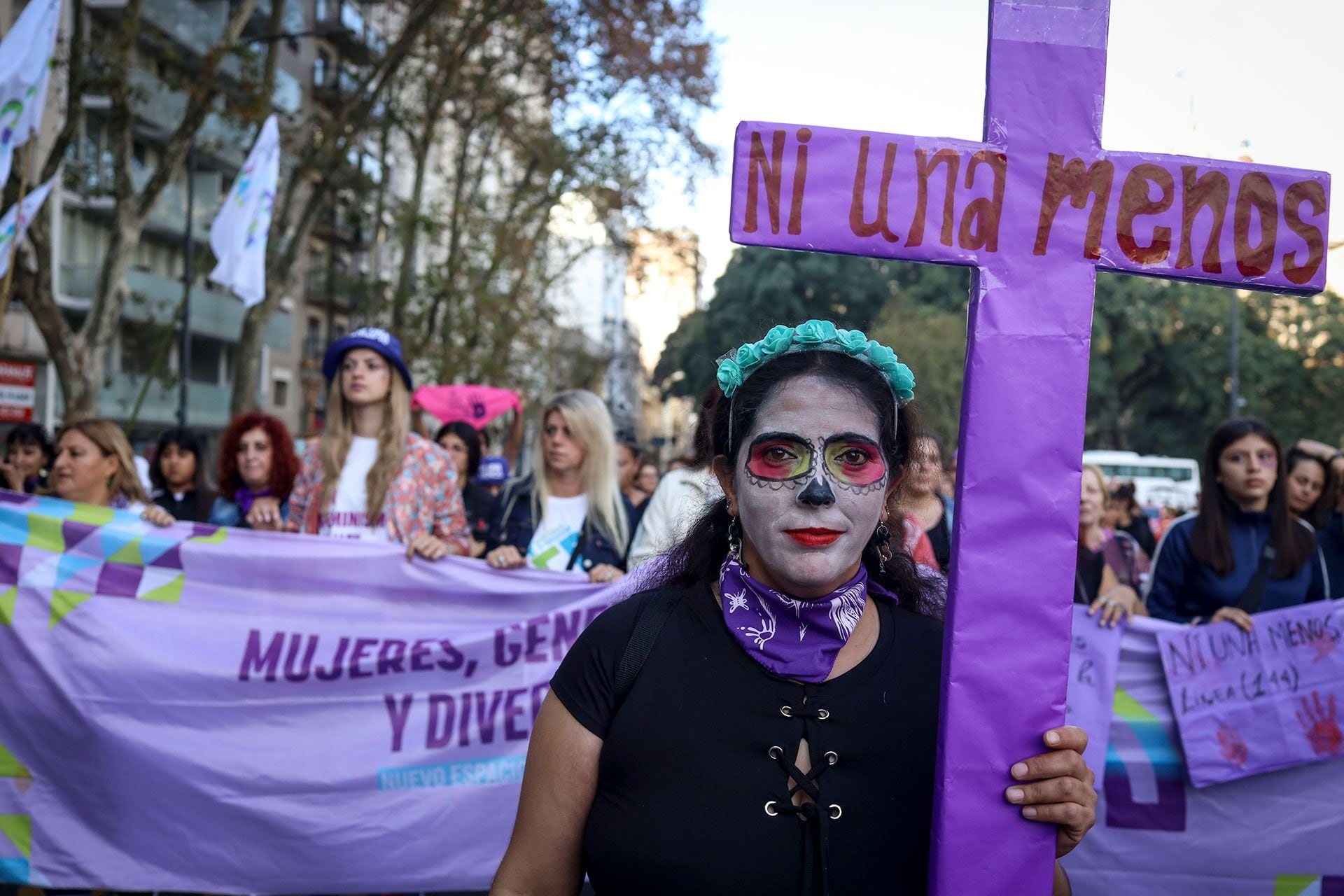 Comenzó la octava marcha de #NiUnaMenos y miles de mujeres se movilizan hacia el Congreso en contra de la violencia machista (Fotos: Télam)