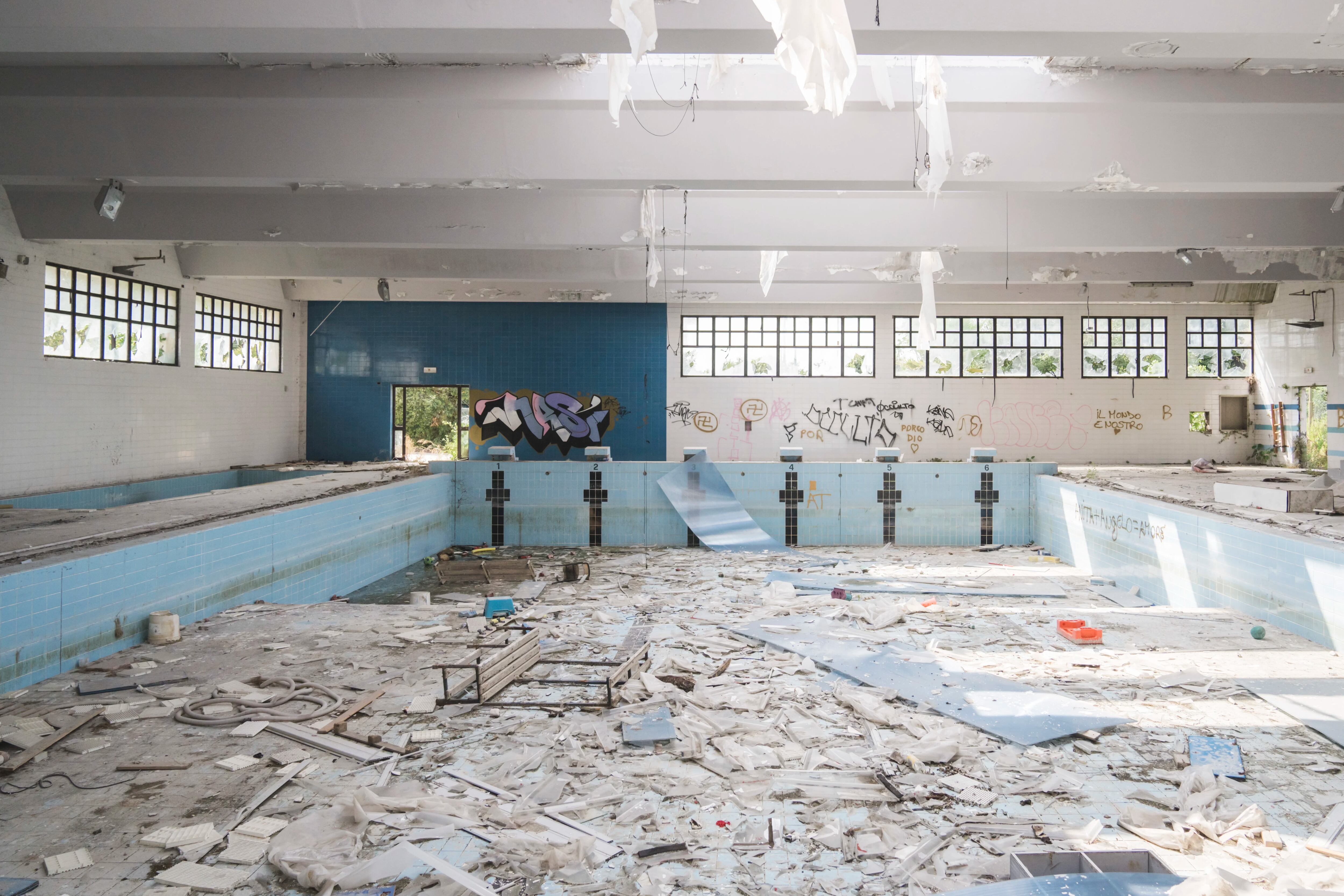 — EMBARGO: NO ELECTRONIC DISTRIBUTION, WEB POSTING OR STREET SALES BEFORE 3 A.M. ET ON SUNDAY, SEPT. 3, 2023. NO EXCEPTIONS FOR ANY REASONS —  An abandoned swimming pool where police say two young girls were repeatedly raped by a gang of their peers, on the outskirts of Naples in Caivano, Italy, Aug. 30, 2023. A summer of horrific crimes has increased scrutiny of attitudes about women in the country, and the amplifying role of social media. (Gianni Cipriano/The New York Times)