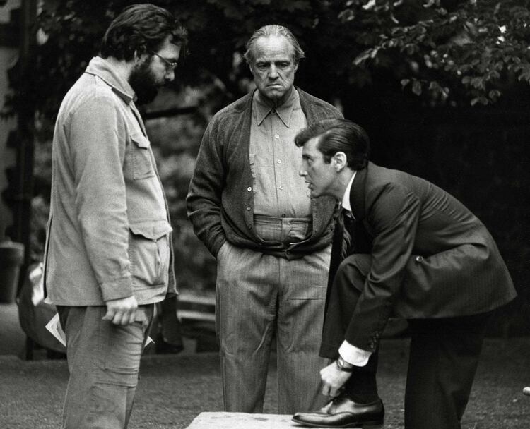 Francis Ford Coppola junto con Marlon Brando y Al Pacino durante la filmación de “El Padrino” en 1972 (Foto: Reuters)