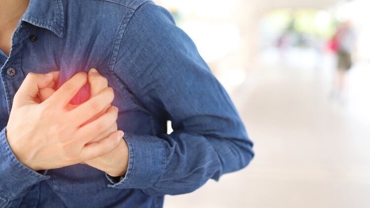 Un estudio realizado por el Centro Médico Cedars-Sinai en Los Ángeles, encontró que vapear era peor para el flujo sanguíneo del corazón que los cigarrillos (Shutterstock)