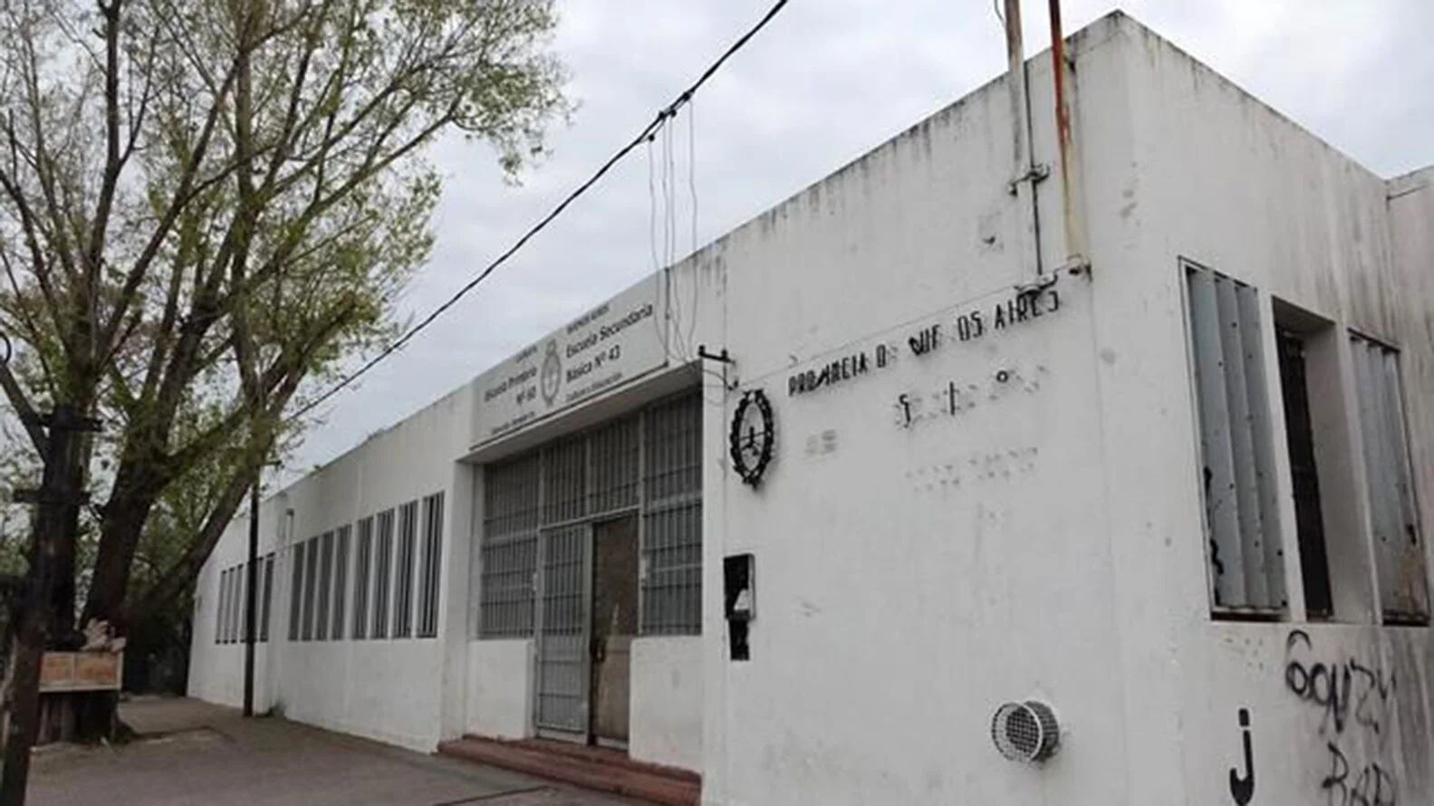 Dos alumnos de 12 y 14 años llevaron un arma a una escuela de La Plata