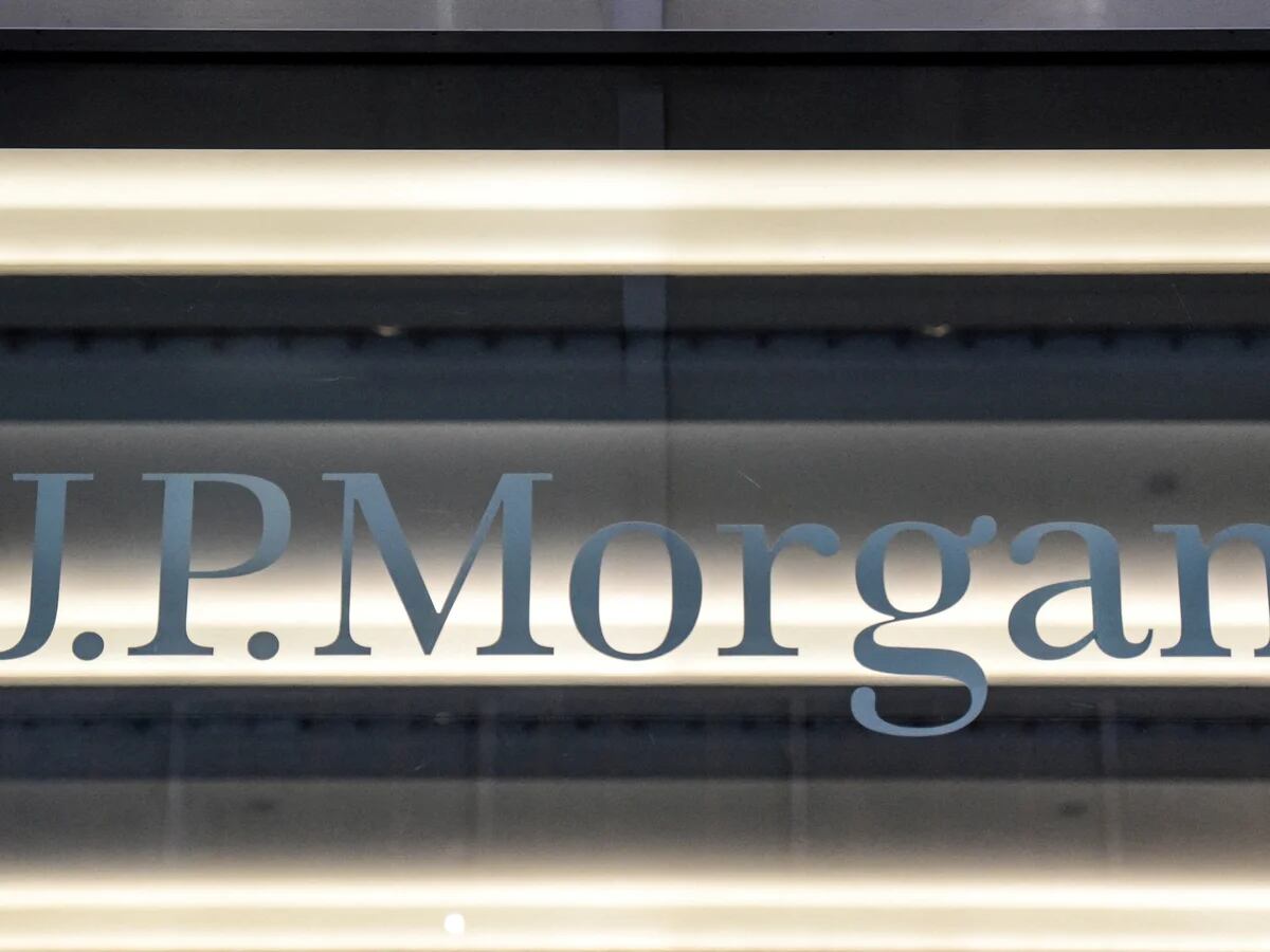 JP Morgan espera un salto del dólar en el corto plazo y advierte por el desafío que presenta la gobernabilidad para Milei