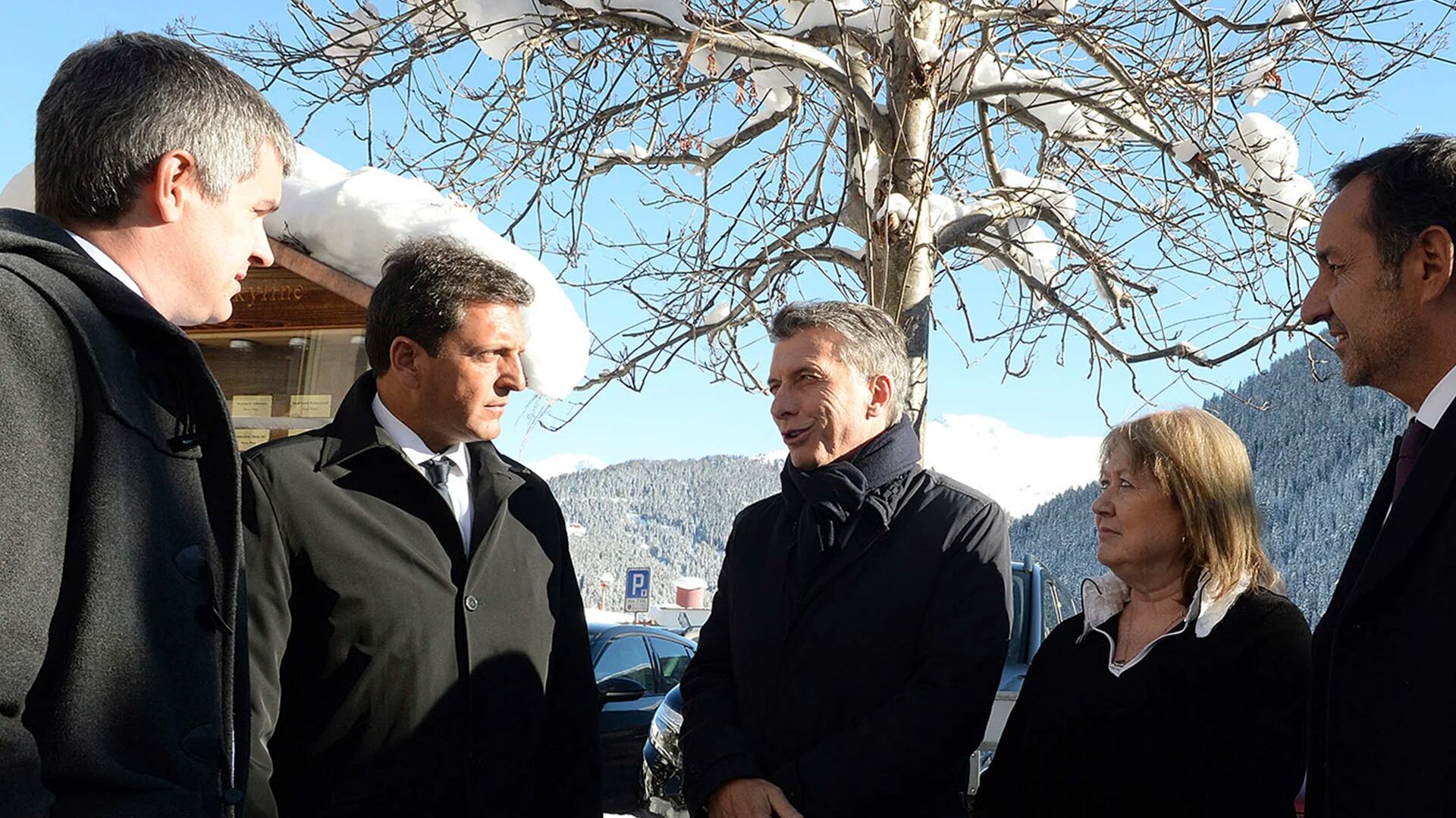 Sergio Massa con Mauricio Macri juntos, durante el viaje al Foro de Davos