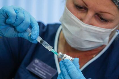 Rusia inicia la producción de su segunda vacuna anticoronavirus, EpiVacCorona  EFE/EPA/SERGEI ILNITSKY/Archivo
