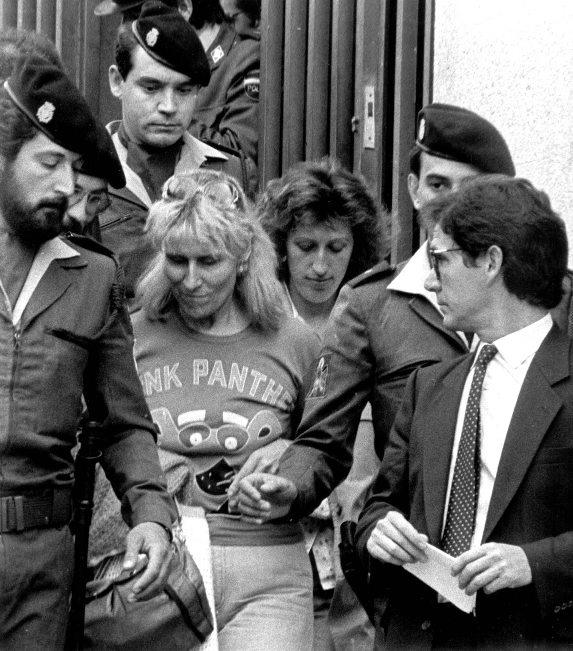 Al momento del crimen, los seis hijos del matrimonio eran María Nieves (de 18 años), los gemelos Juan y Luis (17), Marisol, (14), María Dolores (11) y Ana María. Marisol fue la autora del parricidio