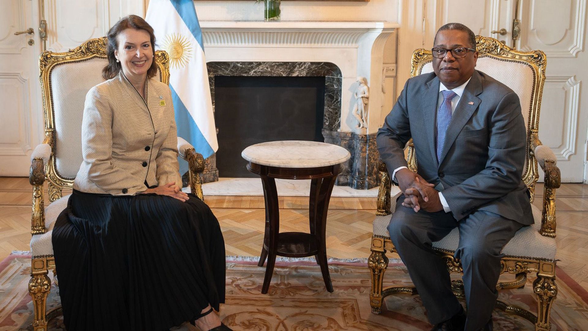 canciller Diana Mondino con el subsecretario de Estado para el Hemisferio Occidental de Estados Unidos, Brian Nichols