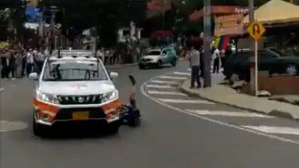 Moment of the accident during the stage of the Vuelta a Colombia / Photo credit Twitter Ciclismo Internacional.