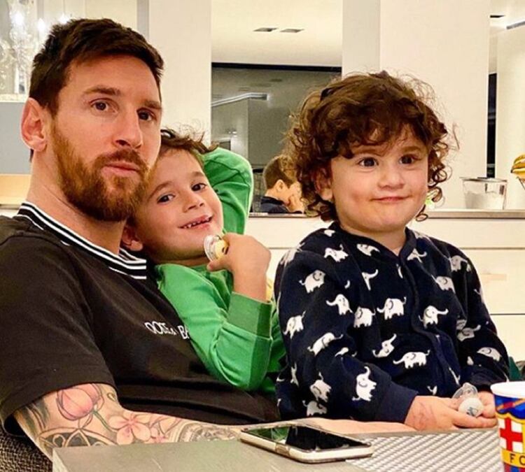 Lio Messi con sus hijos
