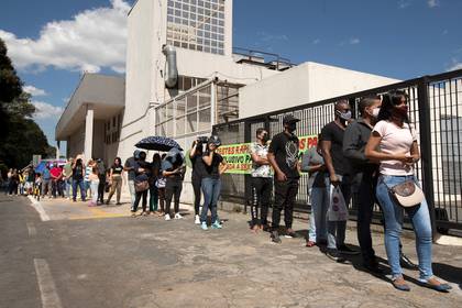 En las últimas 24 horas se registraron 28.936 nuevos casos, con lo que el número de contagiados subió a 555.383 (EFE/ Joédson Alves/Archivo)