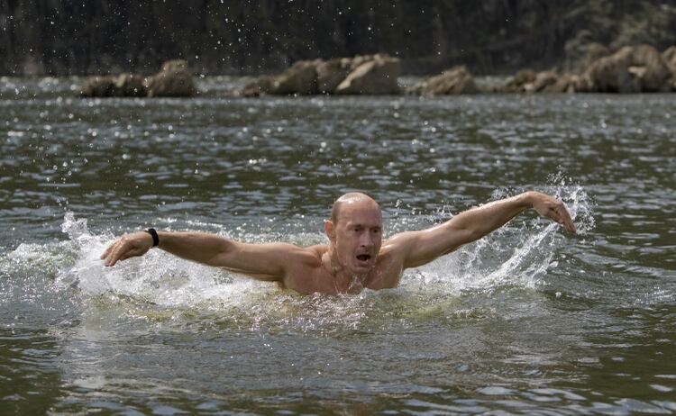 Al líder ruso le gusta presumir su actividad física (AFP)