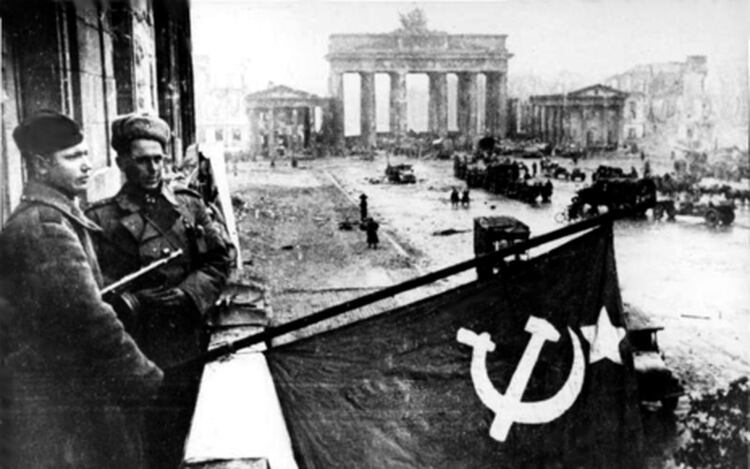 Tropas del Ejército Rojo en Berlín, Mayo de 1945