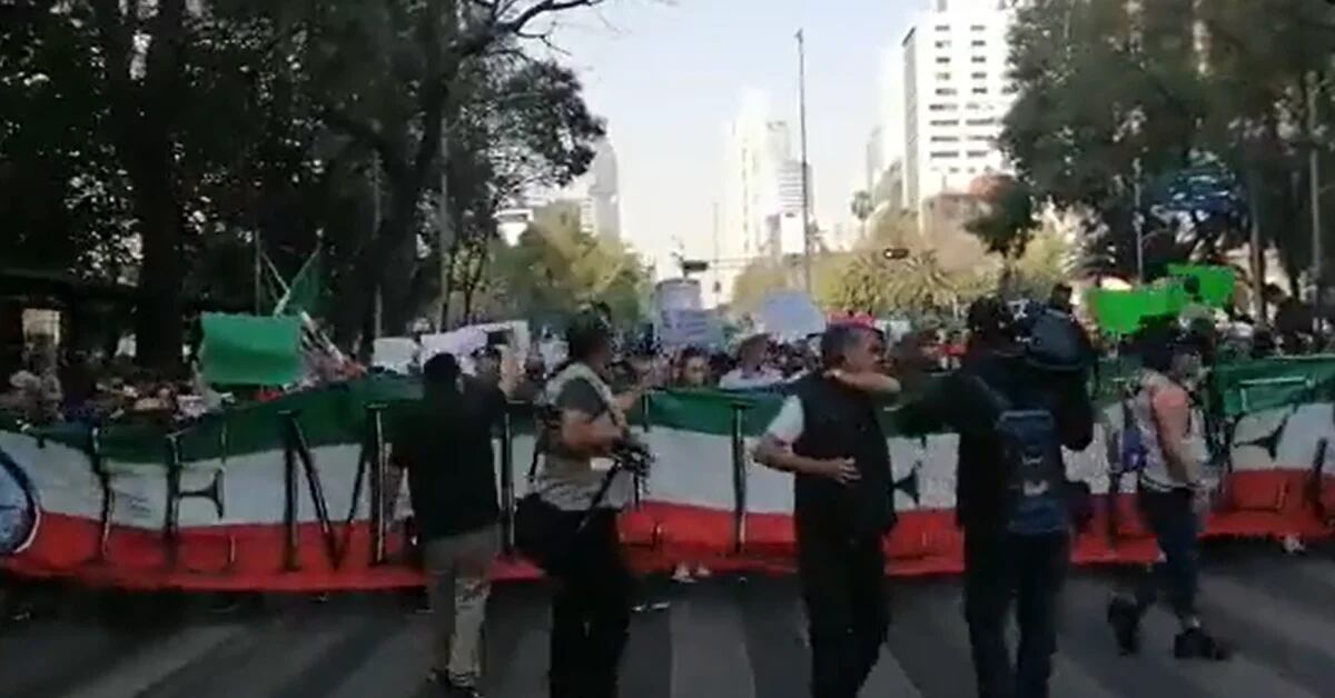 “Soldier, friend, the people are with you”: they marched in CDMX against the detention of soldiers in Nuevo Laredo