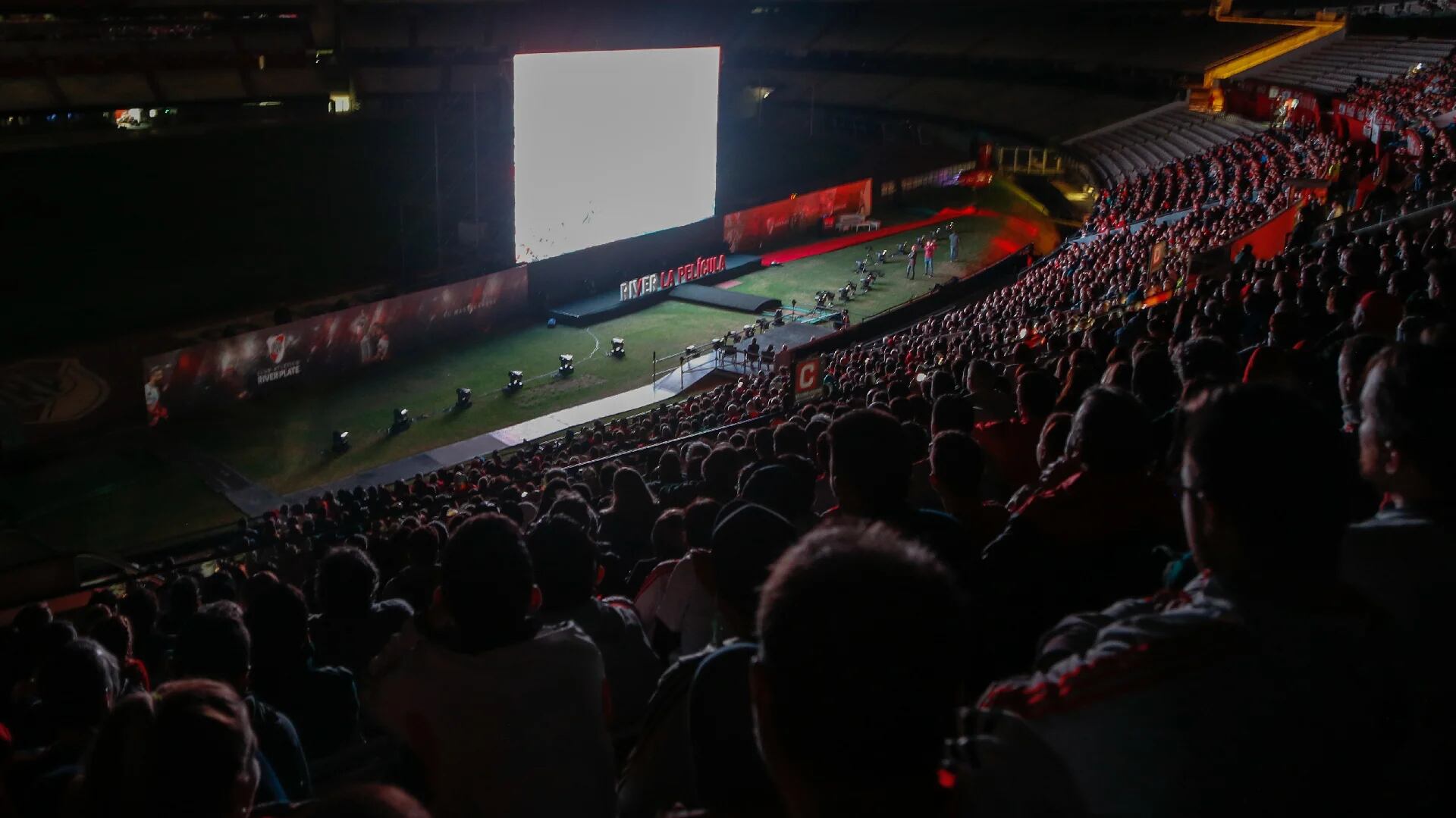 Los 4.000 presentes vibran con la película en el mismo estadio en el que cosecharon emociones gracias a River