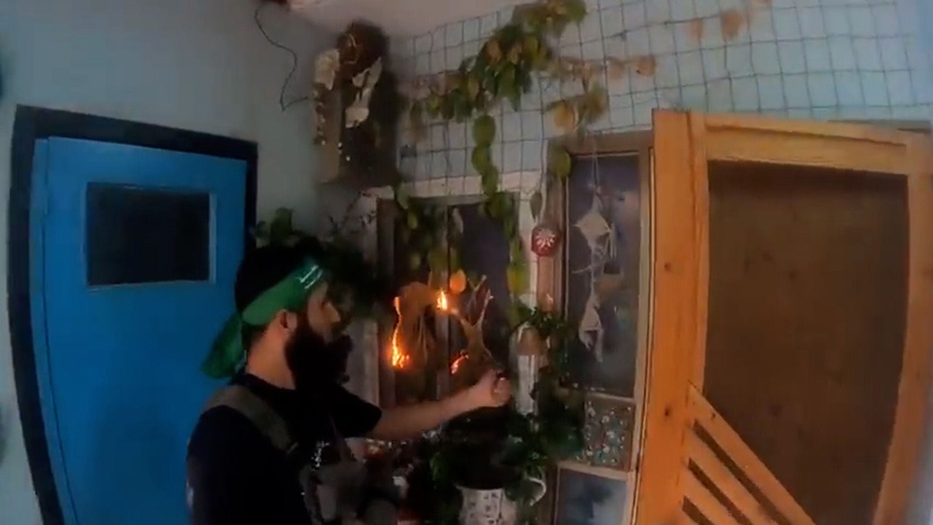 Así irrumpieron terroristas de Hamas en una casa en Israel