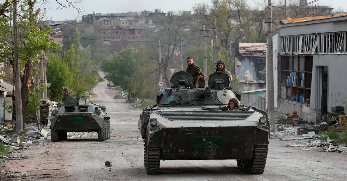 Live-Invasion in der Ukraine: Das Pentagon berichtet, dass die meisten russischen Truppen um Mariupol nach Norden gezogen sind.