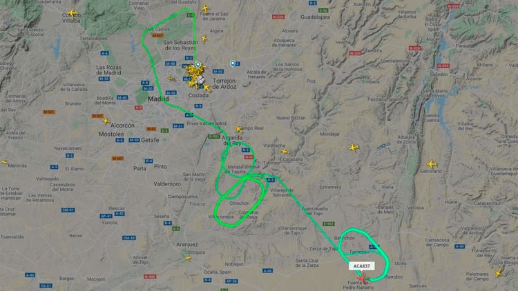 El vuelo AC 837 de Air Canadá se encuentra sobrevolando en círculo en un área cercana a Madrid para consumir combustible antes de realizar su aterrizaje de emergencia