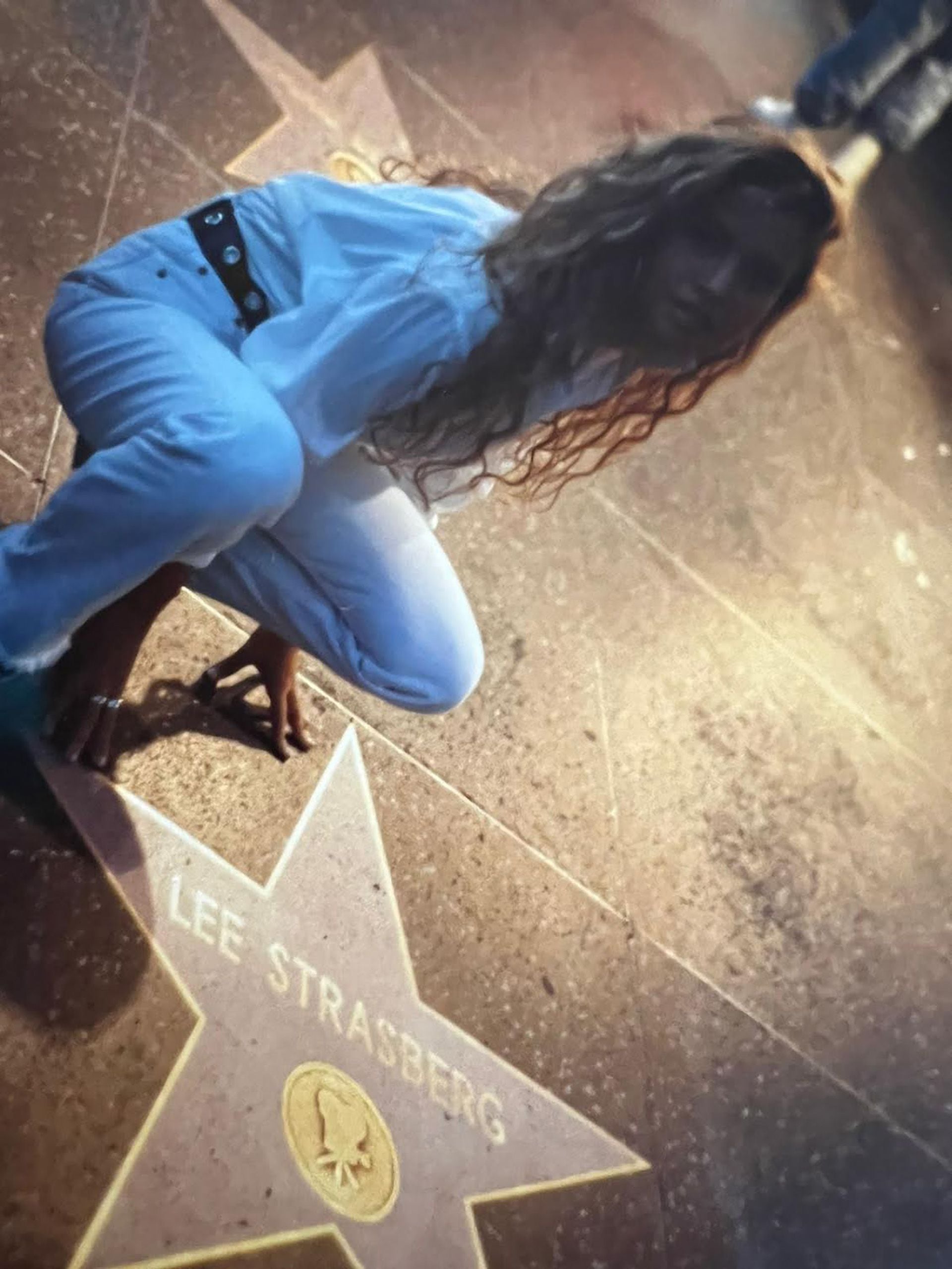 Julieta Ortega en el Paseo de la fama de Hollywood durante su estadía de tres años en Los Angeles donde estudió en el Lee Strasberg Theatre Institute