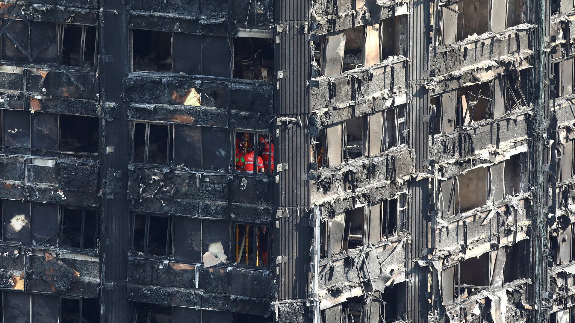 La torre Grenfell fue devastada por las llamas y al menos 79 personas murieron (Reuters)