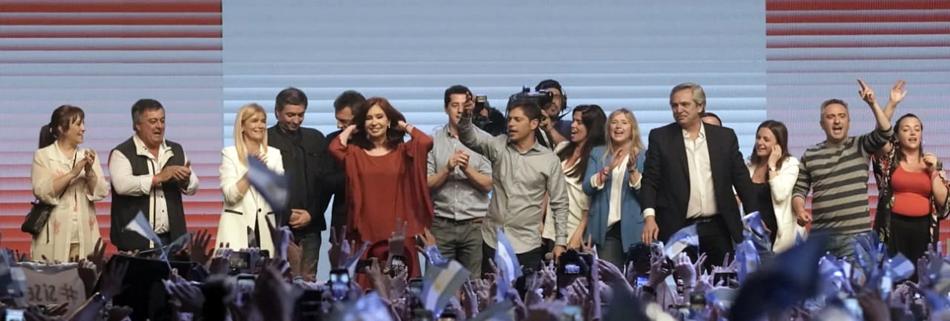 Los principales dirigentes del Frente de Todos durante los festejos después del triunfo en las elecciones (Pablo Barrera)